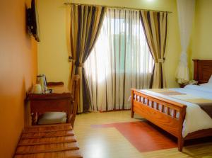 Cama ou camas em um quarto em Red Ruby Hotel