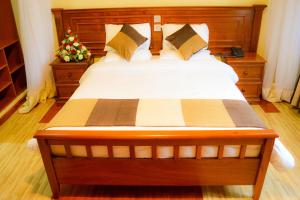 Cama ou camas em um quarto em Red Ruby Hotel