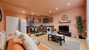 a living room with a couch and a kitchen at Birmingham City Stays Apartments in Birmingham