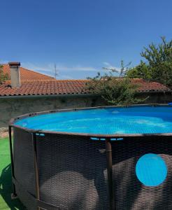 Bazén v ubytování Casa 3 Irmãs nebo v jeho okolí