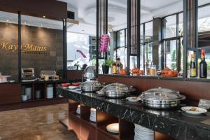 a restaurant with many pots and pans on a counter at Anugrah Hotel Sukabumi in Sukabumi