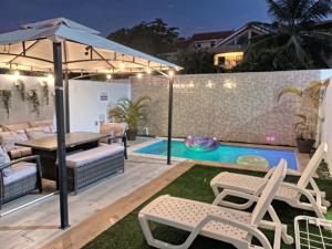 Πισίνα στο ή κοντά στο Townhouse with Private Pool and Beach Access.