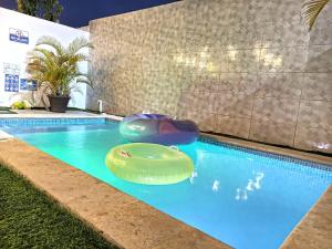 Πισίνα στο ή κοντά στο Townhouse with Private Pool and Beach Access.