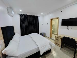 Postel nebo postele na pokoji v ubytování Lekki Continental Apartment + 8 fotografií