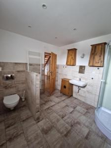 Koupelna v ubytování Apartmány Na rychtě