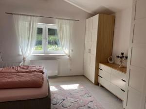 Ένα ή περισσότερα κρεβάτια σε δωμάτιο στο Tala Ferienhaus