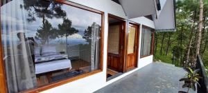 Balkón nebo terasa v ubytování Hills Abode Shillong