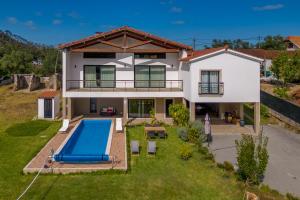 an aerial view of a house with a swimming pool at Villa Nour in Arrabal