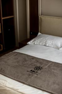 Postel nebo postele na pokoji v ubytování BOLT Boutique Hotel