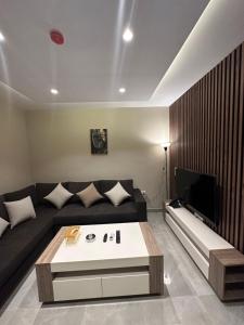 Χώρος καθιστικού στο Chic Apartments For Rent ave1-7