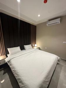 Ένα ή περισσότερα κρεβάτια σε δωμάτιο στο Chic Apartments For Rent ave1-7