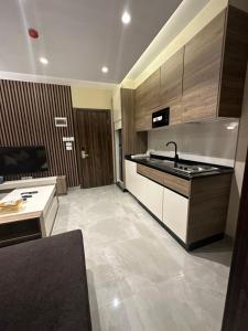 Η κουζίνα ή μικρή κουζίνα στο Chic Apartments For Rent ave1-7