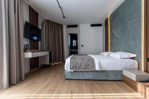 Postel nebo postele na pokoji v ubytování BOLT Boutique Hotel