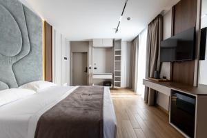 Postel nebo postele na pokoji v ubytování BOLT Boutique Hotel