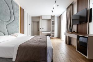 Postel nebo postele na pokoji v ubytování BOLT Boutique Hotel