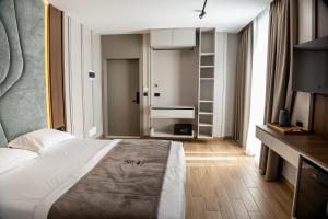 Postel nebo postele na pokoji v ubytování BOLT Boutique Hotel