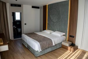 Postel nebo postele na pokoji v ubytování BOLT Boutique Hotel