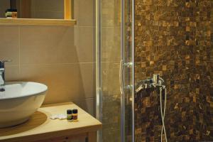 Kúpeľňa v ubytovaní Arktos Hotel