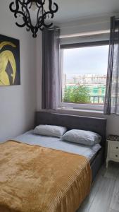 Łóżko lub łóżka w pokoju w obiekcie NightHost Kleczkowska 49 m53 Wrocław