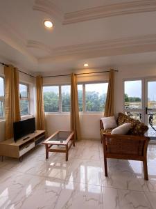 Oleskelutila majoituspaikassa Big studio with balcony in Osu Accra