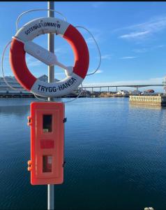 Ảnh trong thư viện ảnh của Lägenhet mitt i Kungshamn ở Kungshamn