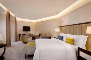 Televiisor ja/või meelelahutuskeskus majutusasutuses The Alexander, a Luxury Collection Hotel, Yerevan