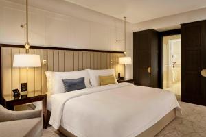 Voodi või voodid majutusasutuse The Alexander, a Luxury Collection Hotel, Yerevan toas