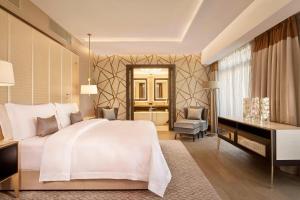 Voodi või voodid majutusasutuse The Alexander, a Luxury Collection Hotel, Yerevan toas