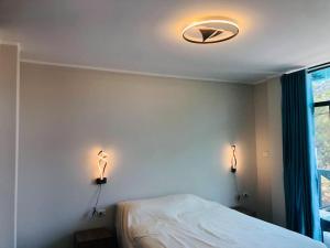 a bedroom with a bed and two lights on the wall at Nuevo Apartamento en Máncora Las Pocitas in Máncora +93 photos