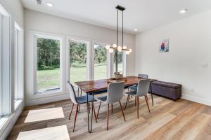 Billede fra billedgalleriet på Gorgeous Harrison Getaway with Patio and Kayak! i Harrison