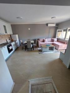 Photo de la galerie de l'établissement Apartman BUONGIORNO, à Veliko Gradište