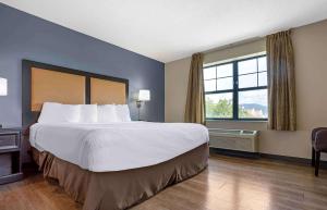 Postel nebo postele na pokoji v ubytování Extended Stay America Suites - Fishkill - Westage Center
