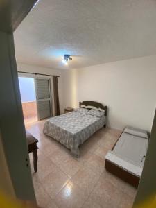 Ένα ή περισσότερα κρεβάτια σε δωμάτιο στο Ap duplex na Paraguassu com garagem e churrasqueira