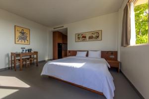 Postel nebo postele na pokoji v ubytování Cát Vàng Hotel & Apartment
