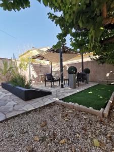 Αίθριο ή υπαίθριος χώρος στο Gîtes avec grande piscine et sa terrasse privative +22 φωτογραφίες