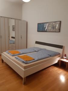 a bedroom with a bed and a mirror at Apartment Dahlia Vienna in Vienna