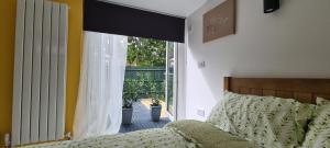 Ένα ή περισσότερα κρεβάτια σε δωμάτιο στο Private Guest Suite in Bletchley, Milton Keynes