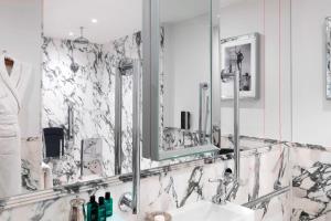 Koupelna v ubytování The Wellesley, a Luxury Collection Hotel, Knightsbridge, London