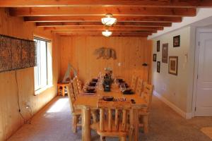 Billede fra billedgalleriet på 3 bedrooms house in tranquil Bass Lake with AC WiFi Enjoy relaxation i Bass Lake