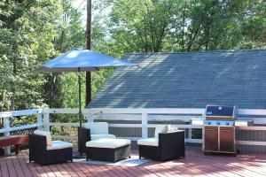 En have udenfor 3 bedrooms house in tranquil Bass Lake with AC WiFi Enjoy relaxation