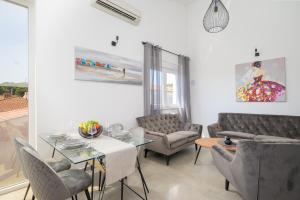 Gallery image of J&J apartment NEW MODERN ELEGANT With Balcony and Loggia - Free private parking Fast Wi-Fi and 3 AIR conditioners in Pula