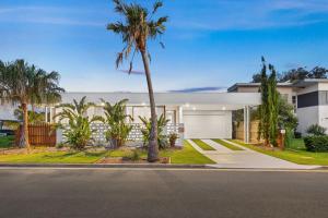 Hikari House في كينغسكليف: بيت فيه نخلة قدام شارع