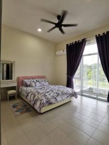 a bedroom with a bed and a ceiling fan at 4-Bedroom Homestay in Taiping, Perak in Kamunting