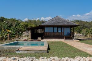 Piscine de l'établissement Anna Villas by Sumba-Beach ou située à proximité