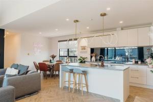 Kuchyň nebo kuchyňský kout v ubytování Pool & Tennis Court - Pinot Grove