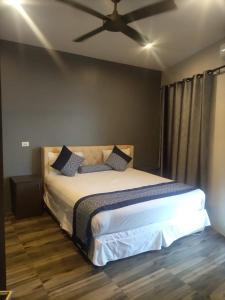 Ένα ή περισσότερα κρεβάτια σε δωμάτιο στο Breeze Apartments +10 φωτογραφίες