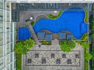 A piscina em ou perto de The Luxton Cirebon Hotel and Convention