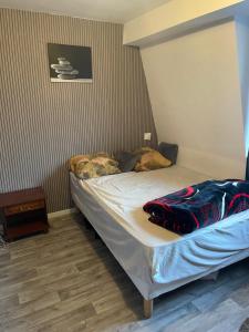 Ένα ή περισσότερα κρεβάτια σε δωμάτιο στο Chambre charmante