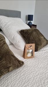 Postel nebo postele na pokoji v ubytování Manoir Belle Fontaine + 19 fotografií