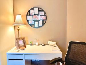 Gambar di galeri bagi Scorpion Hiuse Langley -ROOM 1 Separate restroom di Pitt Meadows